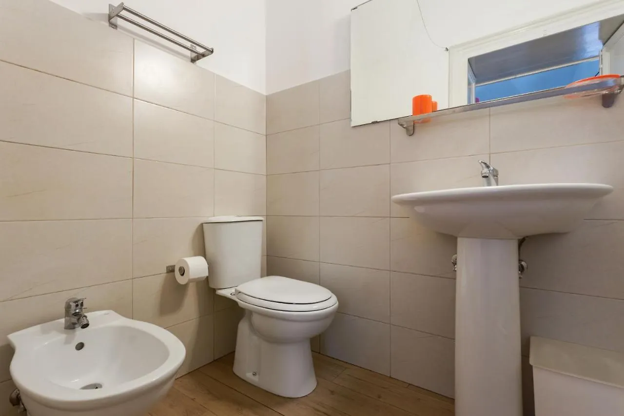 Konukevi Da Gianni E Lucia Rooms With Bathroom In The City Center Katanya