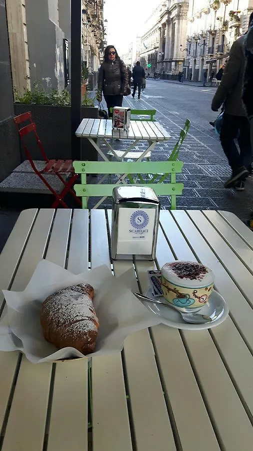 Guest house Da Gianni E Lucia Rooms With Bathroom In The City Center Catania