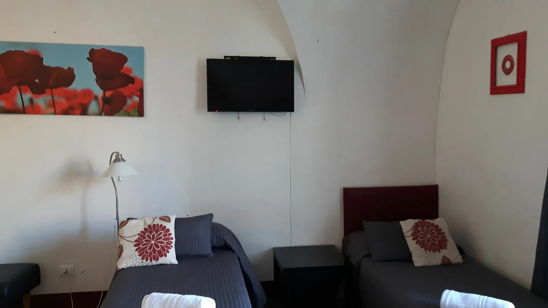 Da Gianni E Lucia Rooms With Bathroom In The City Center Catania 2*,