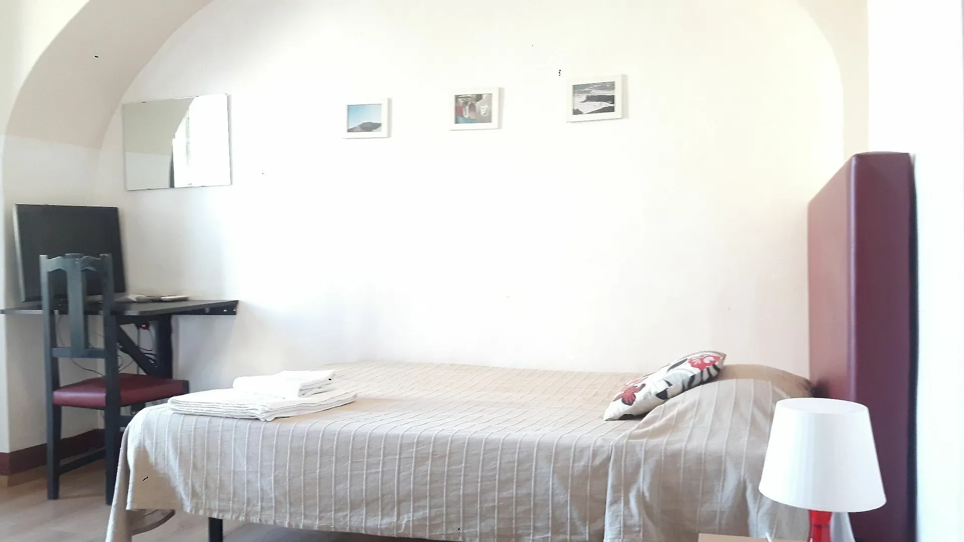 Guest house Da Gianni E Lucia Rooms With Bathroom In The City Center Catania