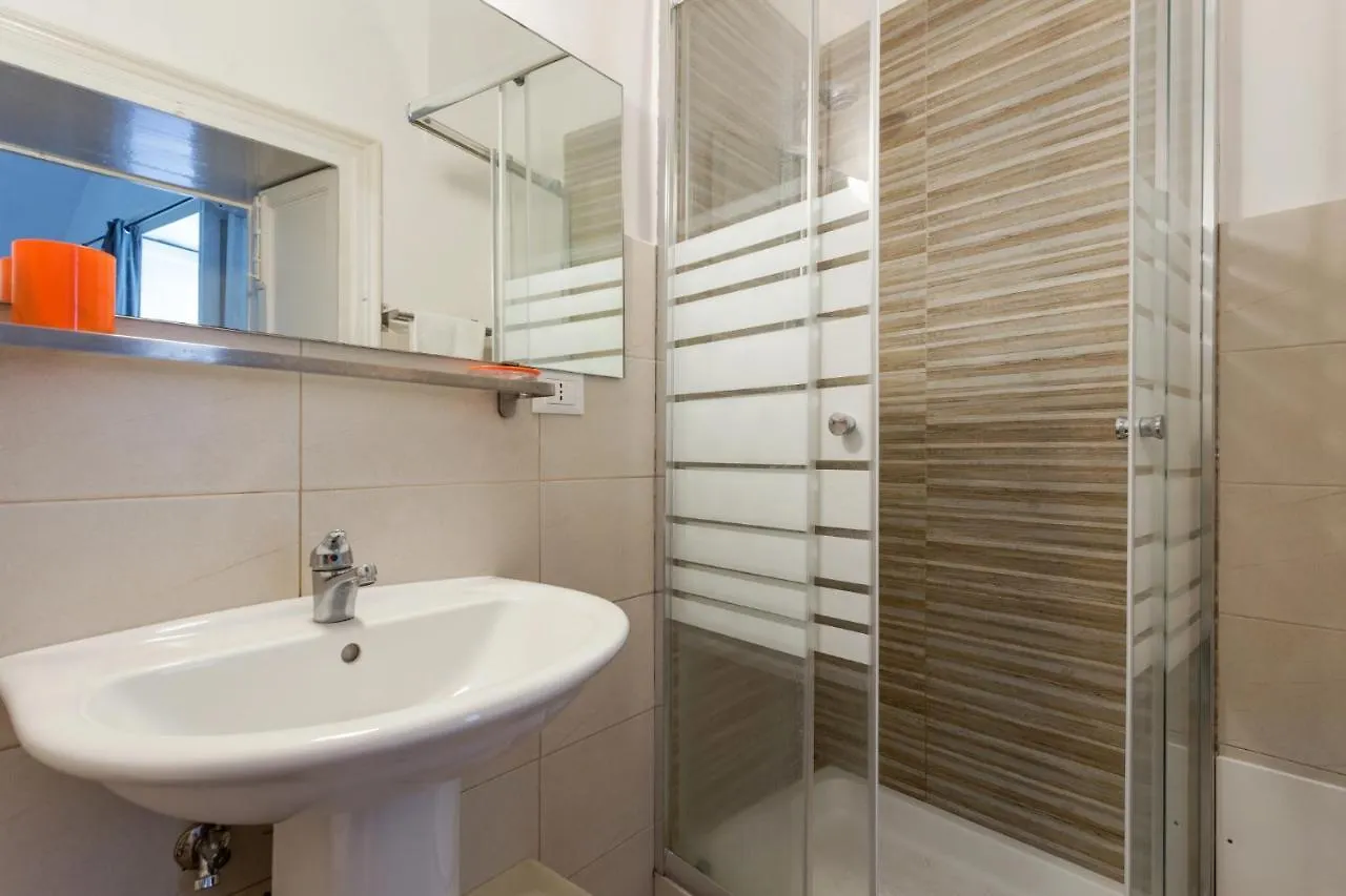 Da Gianni E Lucia Rooms With Bathroom In The City Center Catania Italy