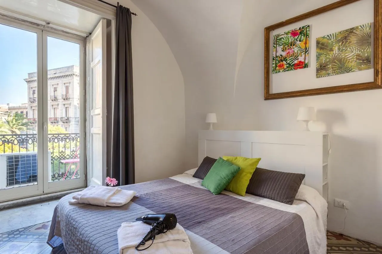 Da Gianni E Lucia Rooms With Bathroom In The City Center contacts