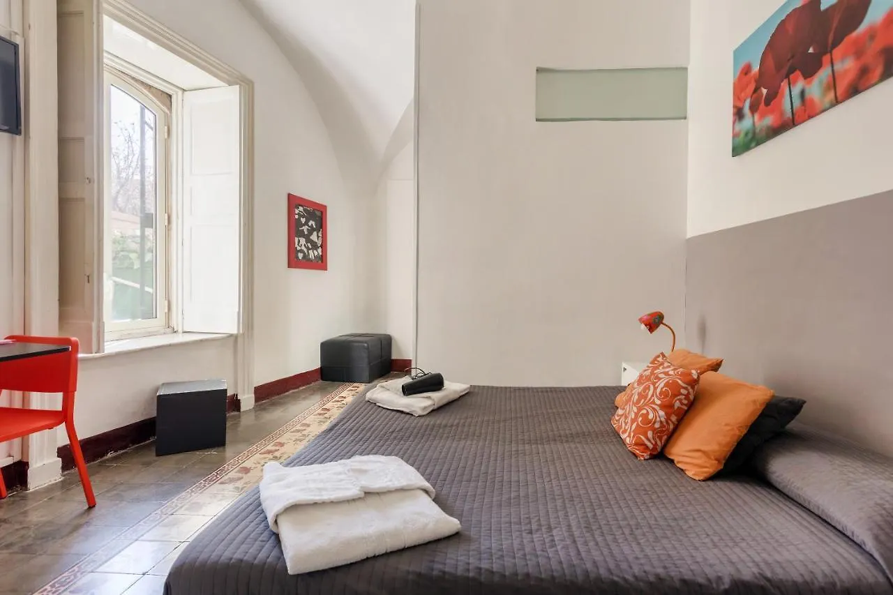 Guest house Da Gianni E Lucia Rooms With Bathroom In The City Center Catania