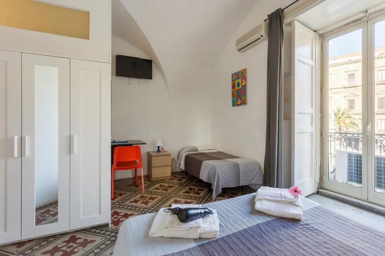 Da Gianni E Lucia Rooms With Bathroom In The City Center Catania Italy