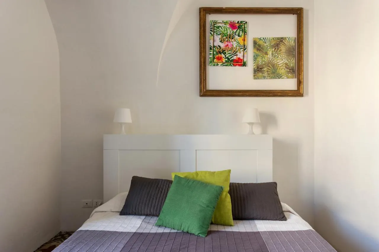 Da Gianni E Lucia Rooms With Bathroom In The City Center Catania