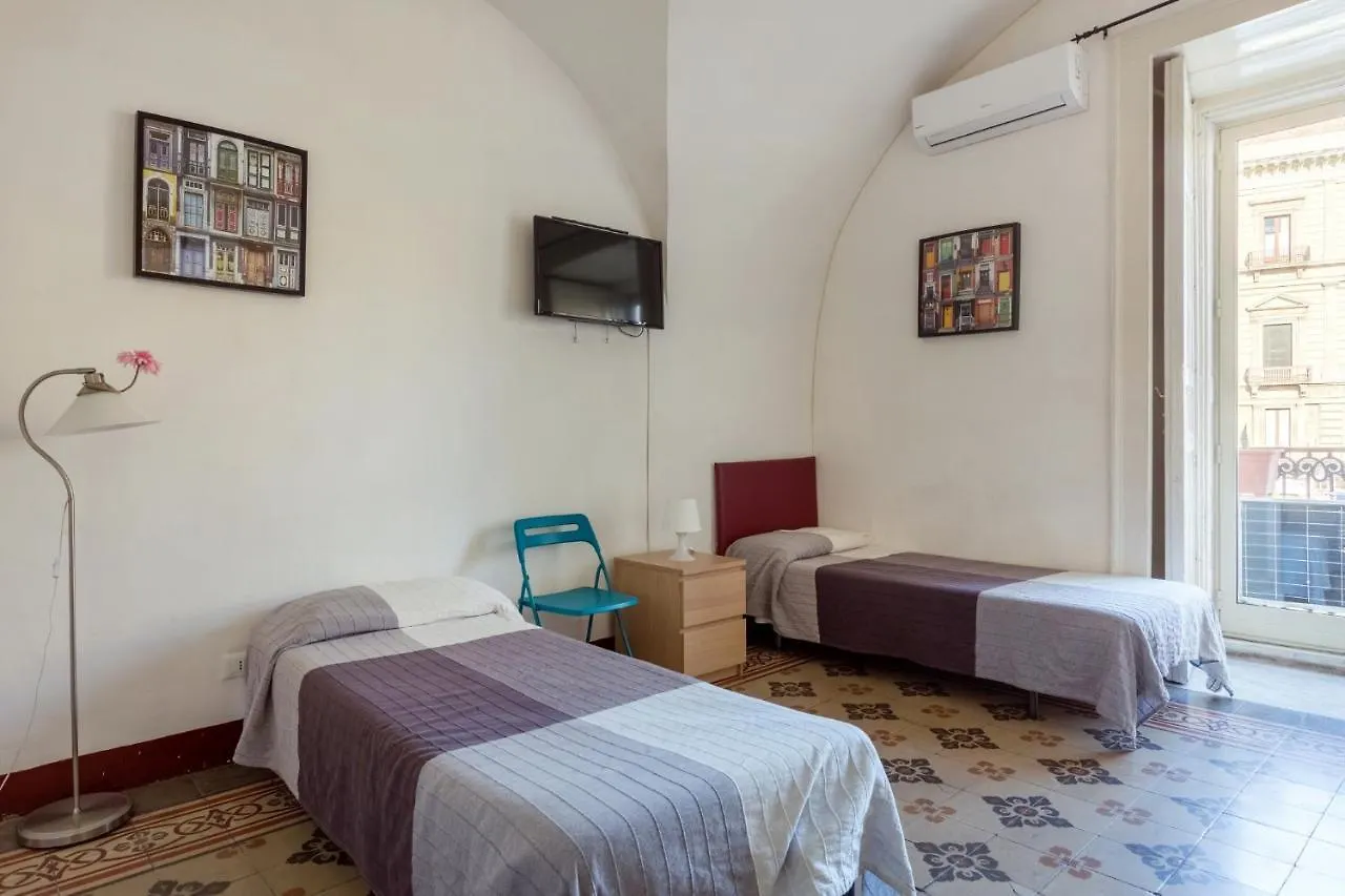 Da Gianni E Lucia Rooms With Bathroom In The City Center Catania Guest house