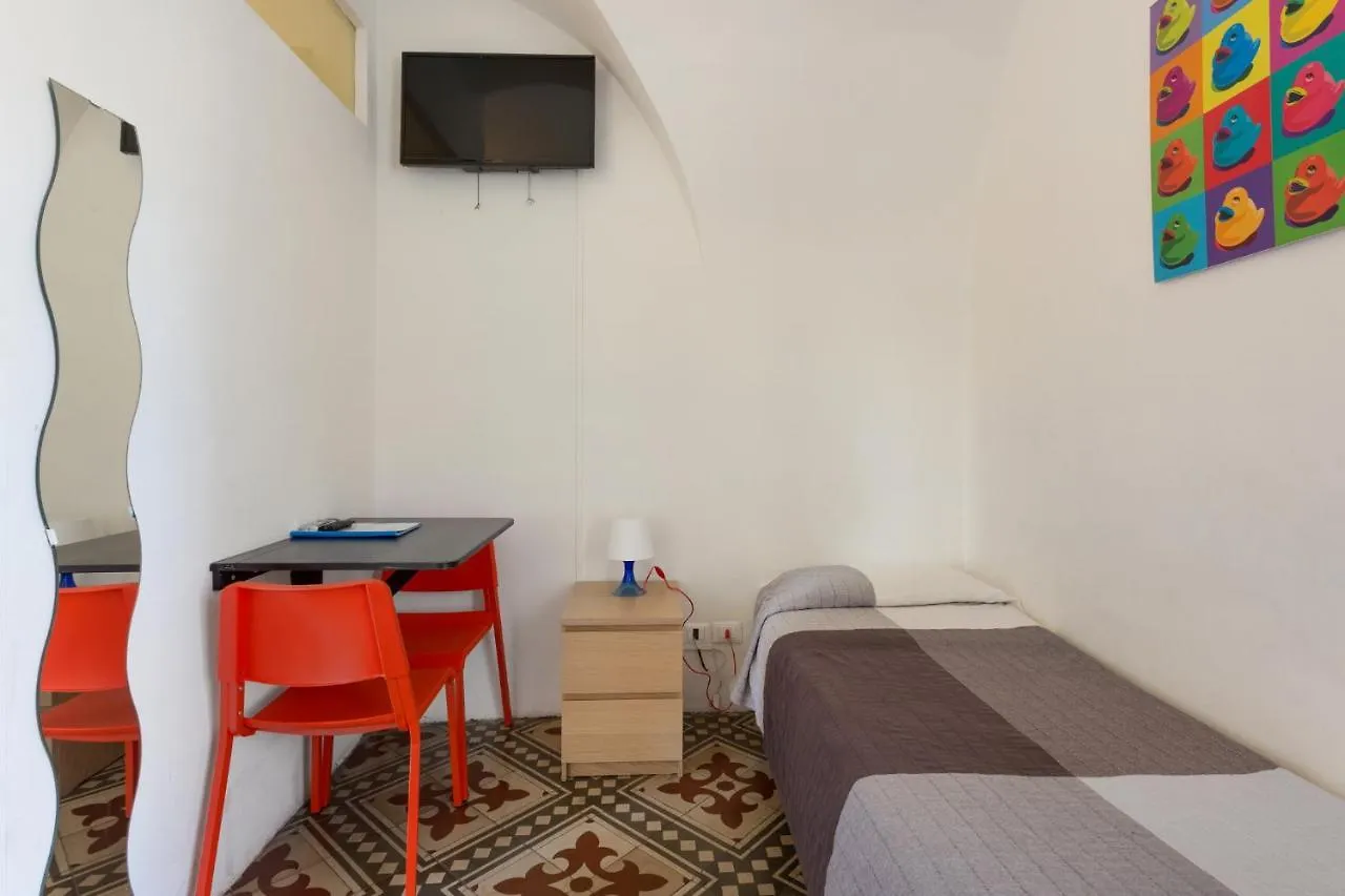 Da Gianni E Lucia Rooms With Bathroom In The City Center Catania