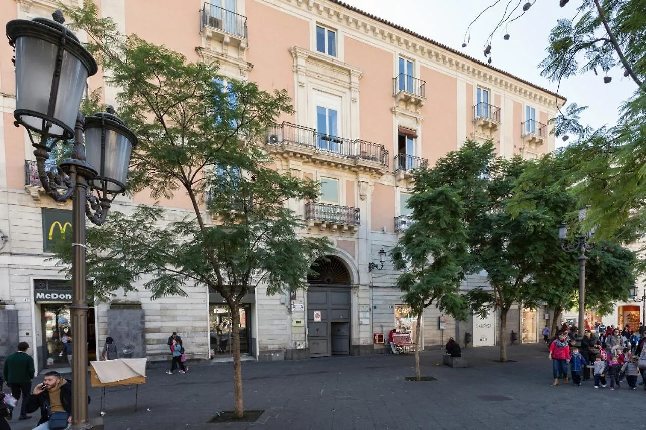 Guest house Da Gianni E Lucia Rooms With Bathroom In The City Center Catania