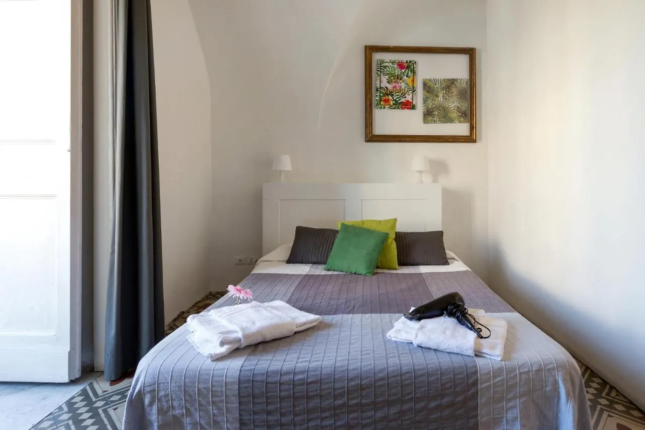 Da Gianni E Lucia Rooms With Bathroom In The City Center Catania 2*,  Italy