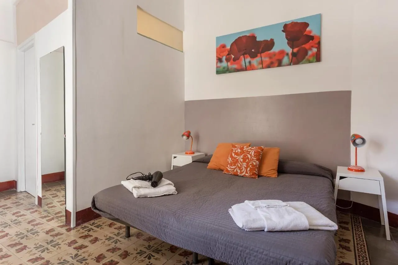 Guest house Da Gianni E Lucia Rooms With Bathroom In The City Center Catania