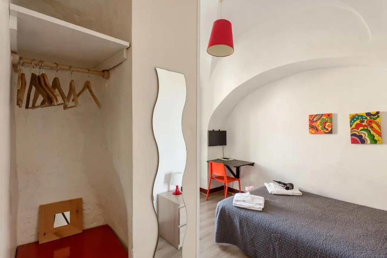 Da Gianni E Lucia Rooms With Bathroom In The City Center Catania Guest house