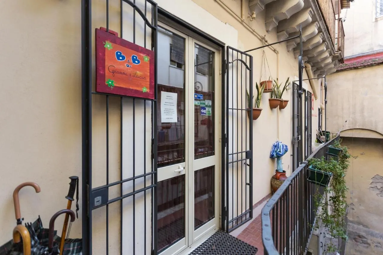 Da Gianni E Lucia Rooms With Bathroom In The City Center Catania