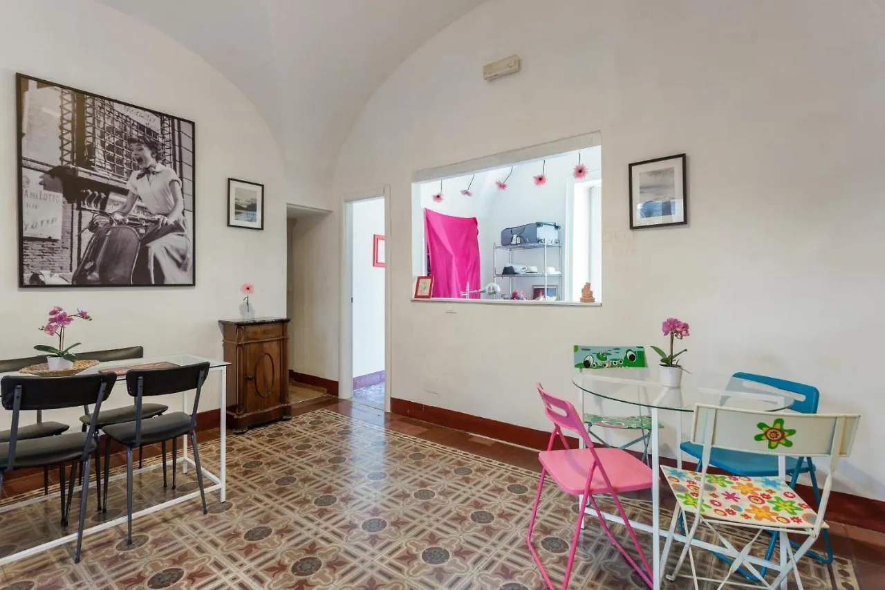 Guest house Da Gianni E Lucia Rooms With Bathroom In The City Center Catania