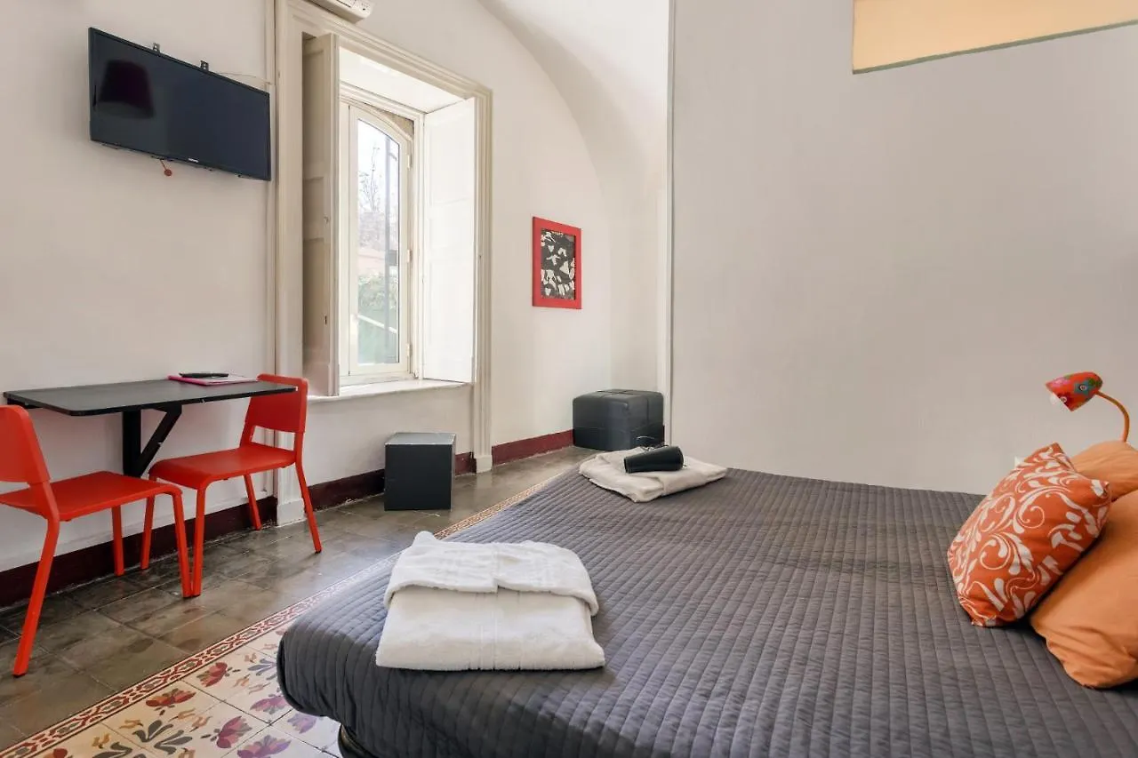 Da Gianni E Lucia Rooms With Bathroom In The City Center Catania 2*,  Italy