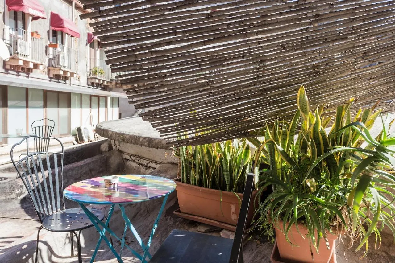 Da Gianni E Lucia Rooms With Bathroom In The City Center Catania Guest house
