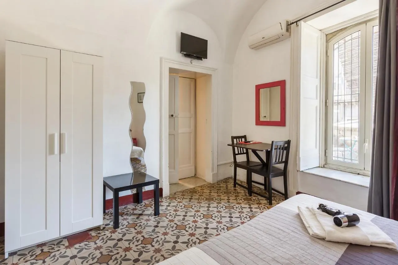 Da Gianni E Lucia Rooms With Bathroom In The City Center Catania