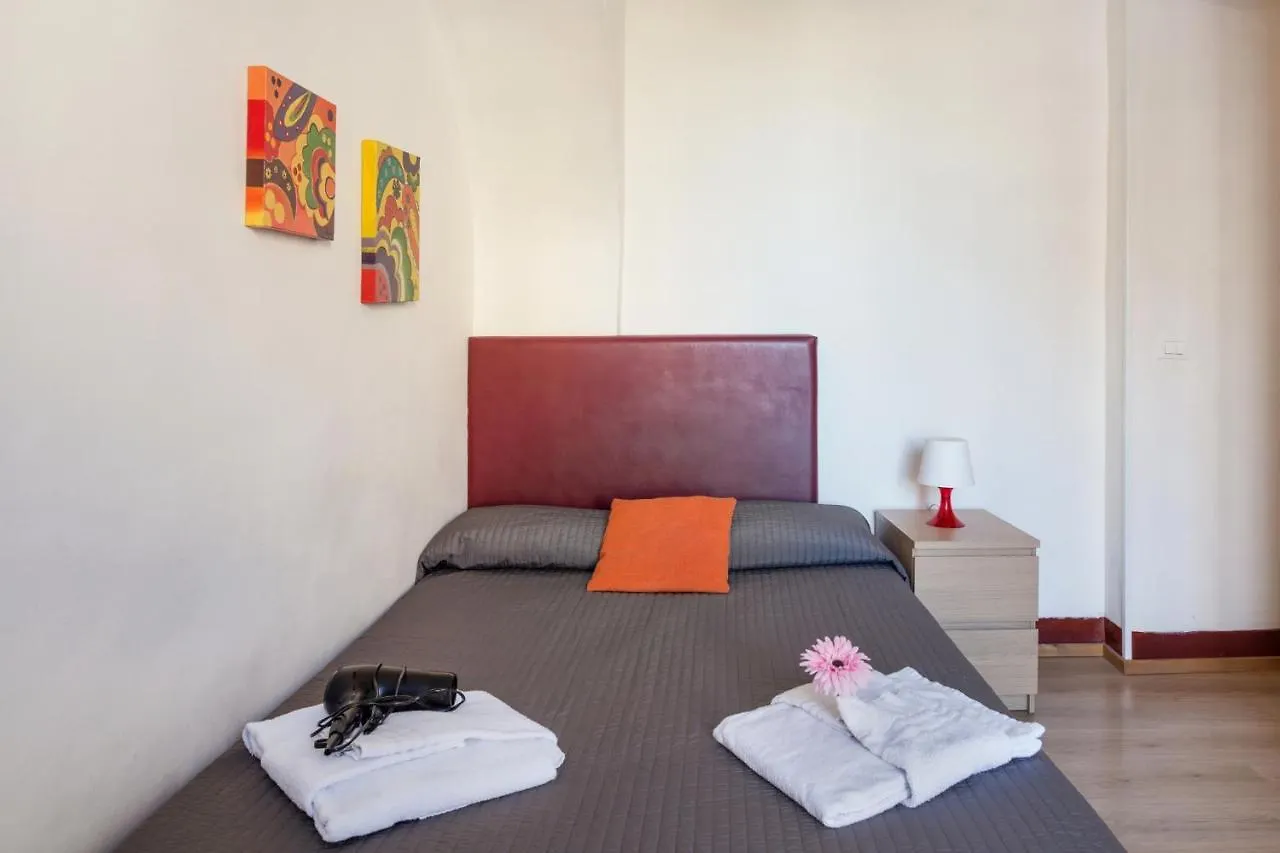 Guest house Da Gianni E Lucia Rooms With Bathroom In The City Center Catania