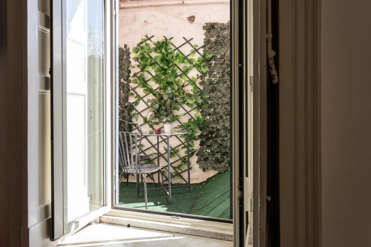Da Gianni E Lucia Rooms With Bathroom In The City Center Catania 2*,