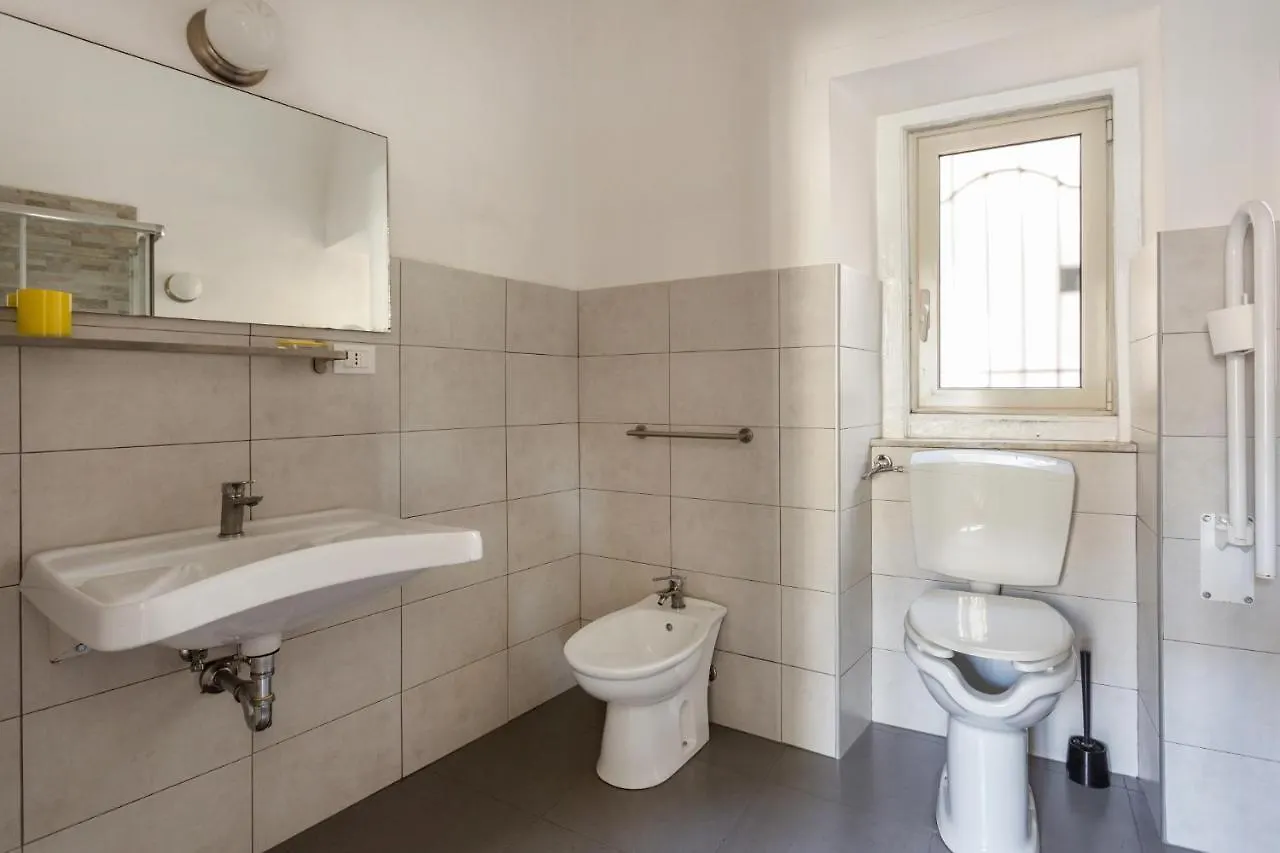 ** Guest house Da Gianni E Lucia Rooms With Bathroom In The City Center Catania Italy